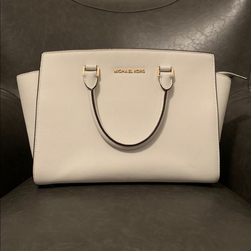 Women’s Michael Kors purse - great condition